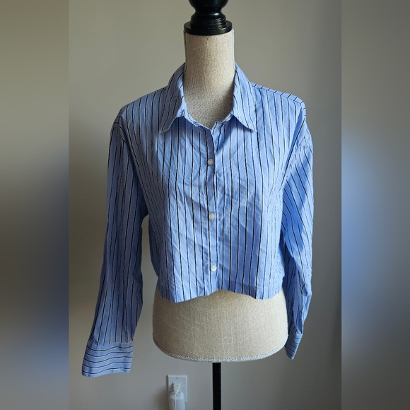 H&M Stylish Blue Striped Button Down Shirt - Picture 2 of 6